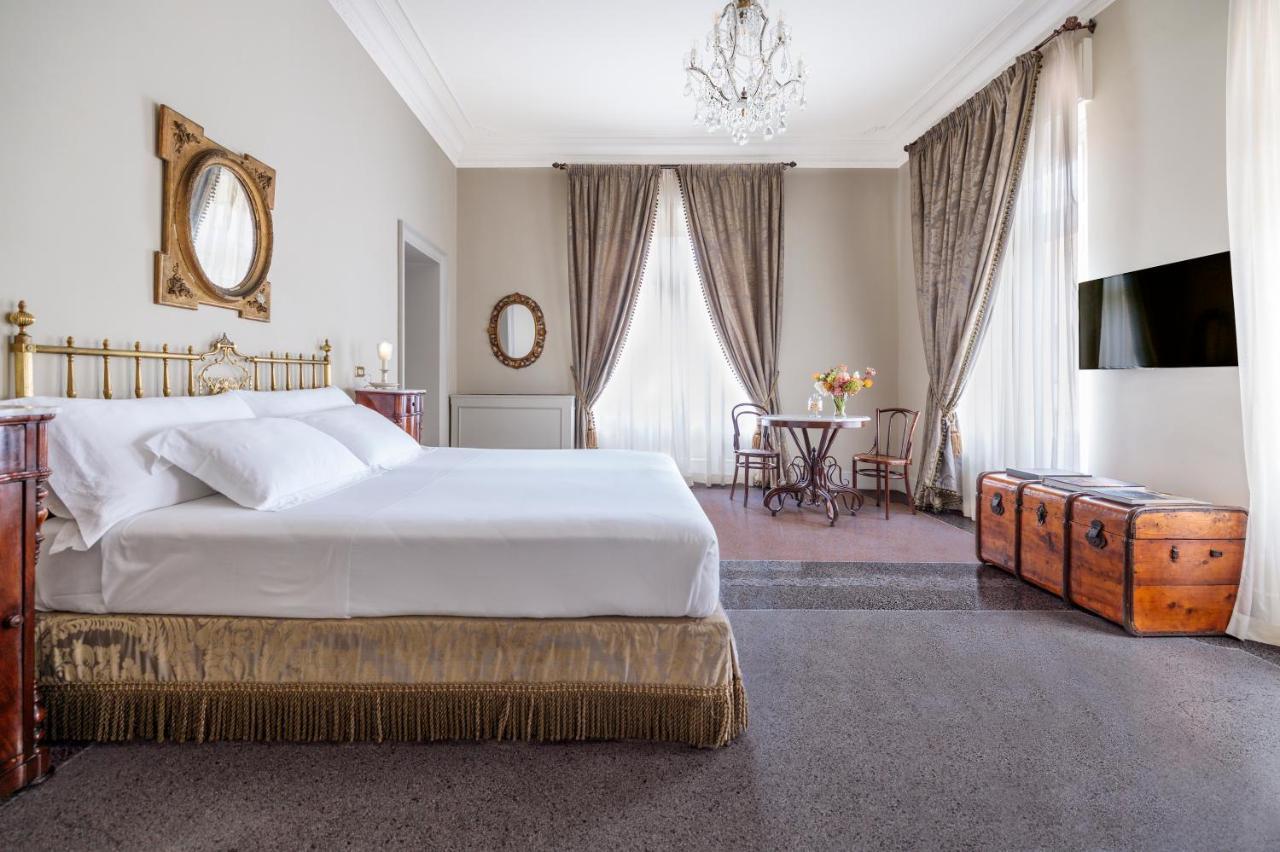 Habitación Esquinera Premium con balcón