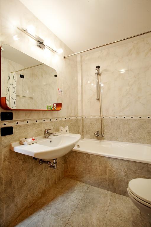 Quarto com 2 Camas de Solteiro