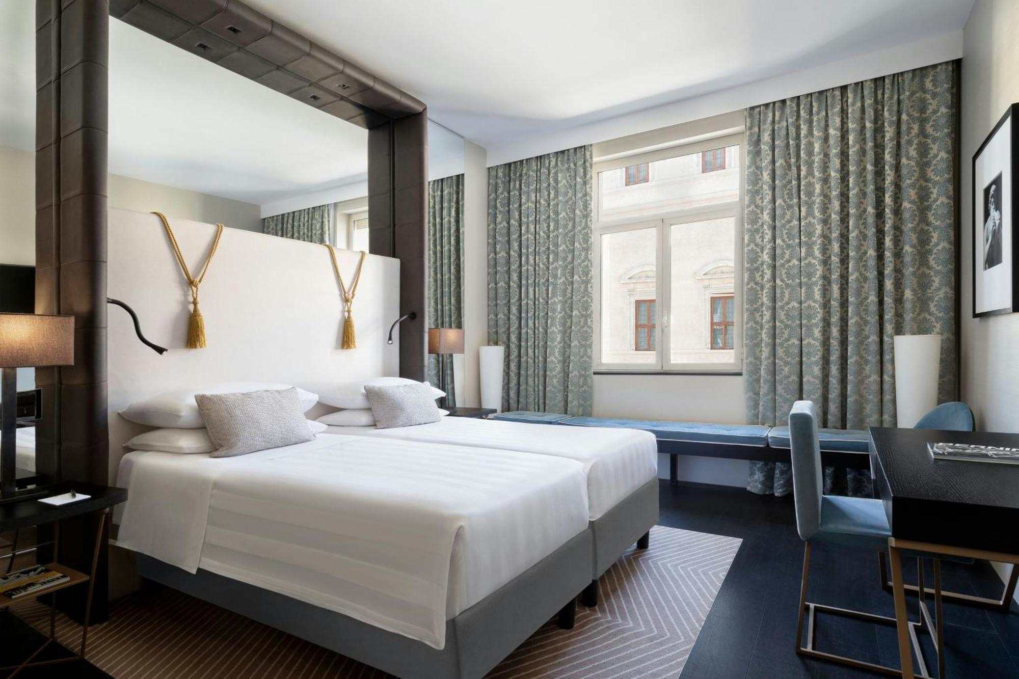 Signature Superior King Room with Terrace and Urban View,1643134107:JPEG