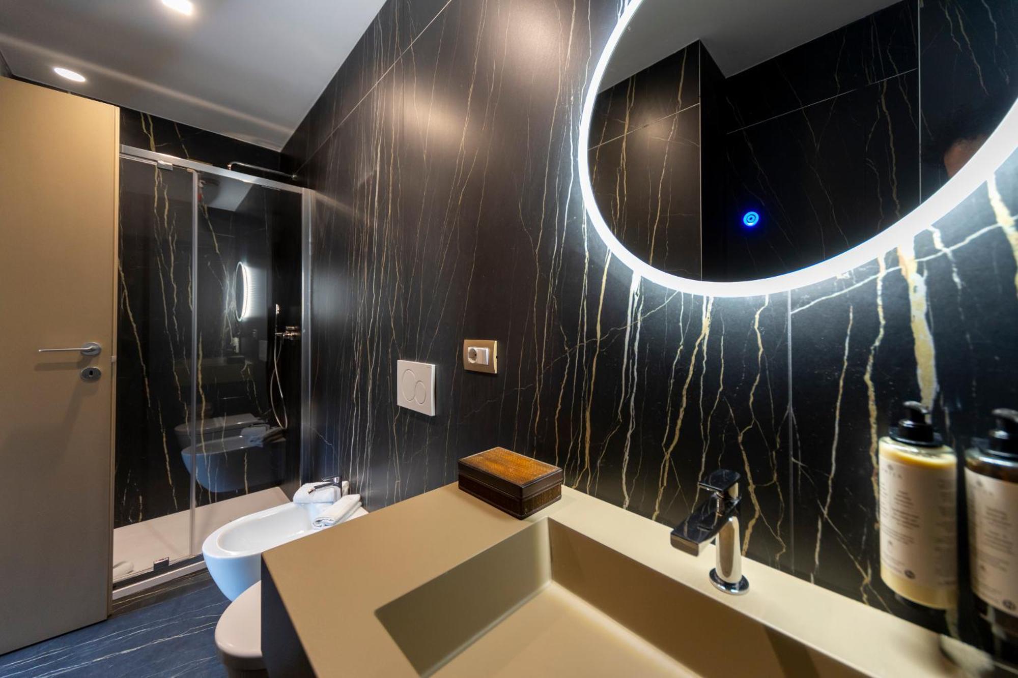 King Suite Spa Bath