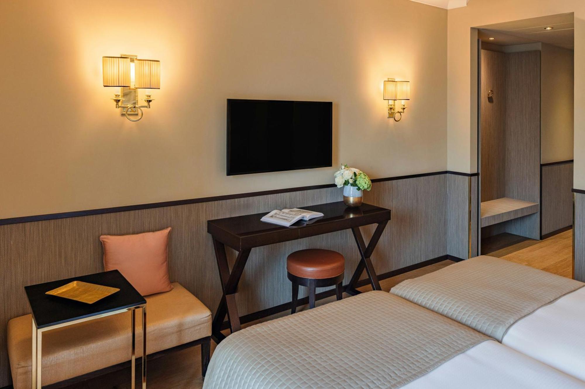 Quarto Deluxe com Cama de Casal ou 2 de Solteiro e Varanda