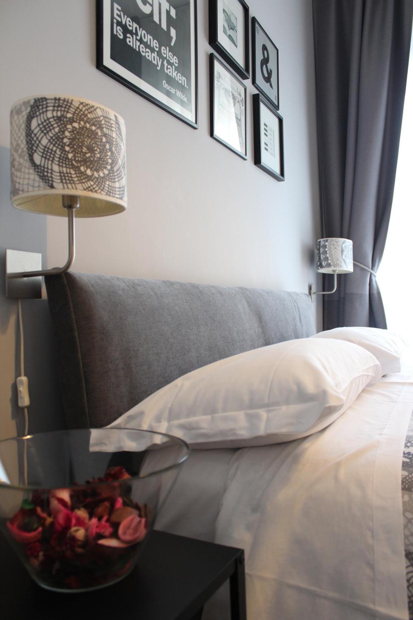 Deluxe One-Bedroom Apartment