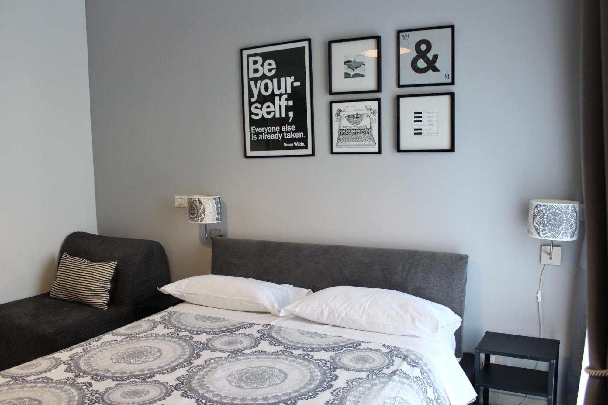Deluxe One-Bedroom Apartment