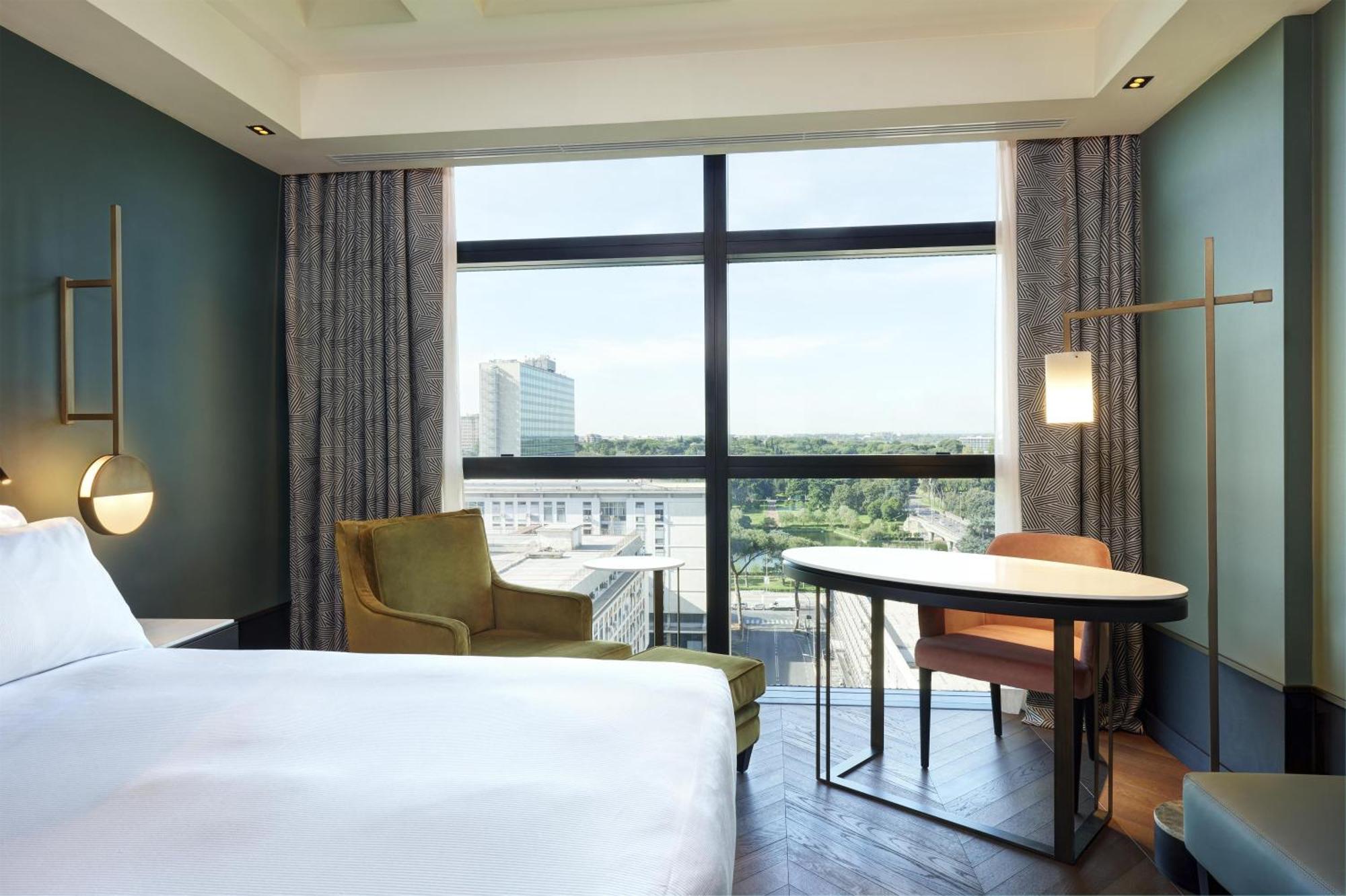 Deluxe King Room High Floor