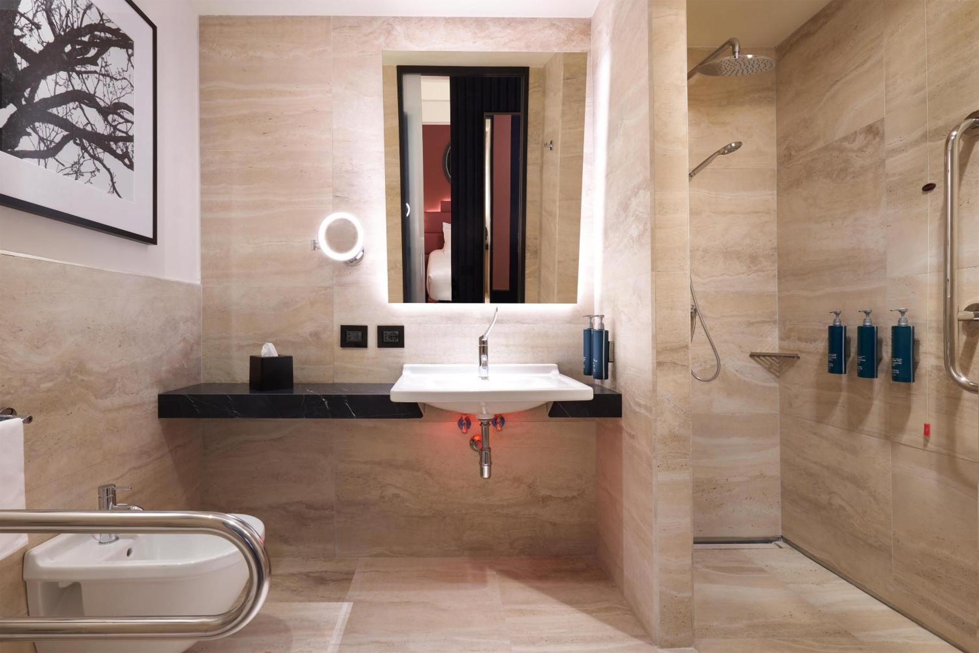 Twin Room Mobility Access