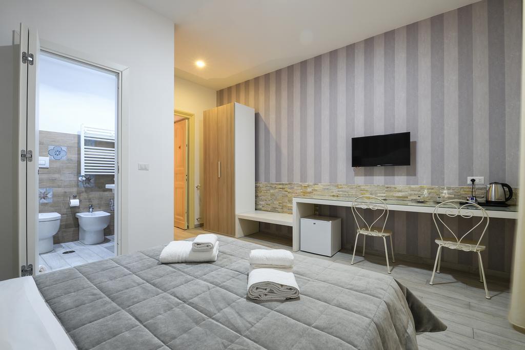 Large Double or Twin Room