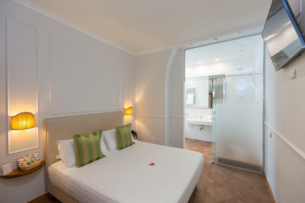 Superior Double or Twin Room,807289071:JPEG